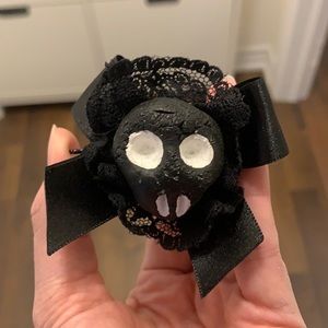 Pinky Skull Brooch